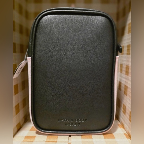 🆕🕸️ BATH & BODY WORKS LIMITED EDITION HALLOWEEN GLOW-IN-THE-DARK CROSSBODY BAG. - Picture 10 of 16